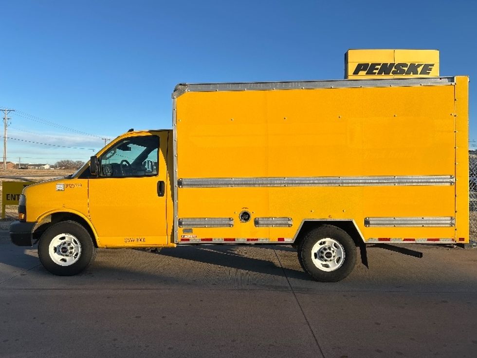 Light Duty Box Truck-Light and Medium Duty Trucks-GMC-2021-Savana G33503-Wichita-KS-109,348\n\t\tmiles-$ 25,250 - Image 4