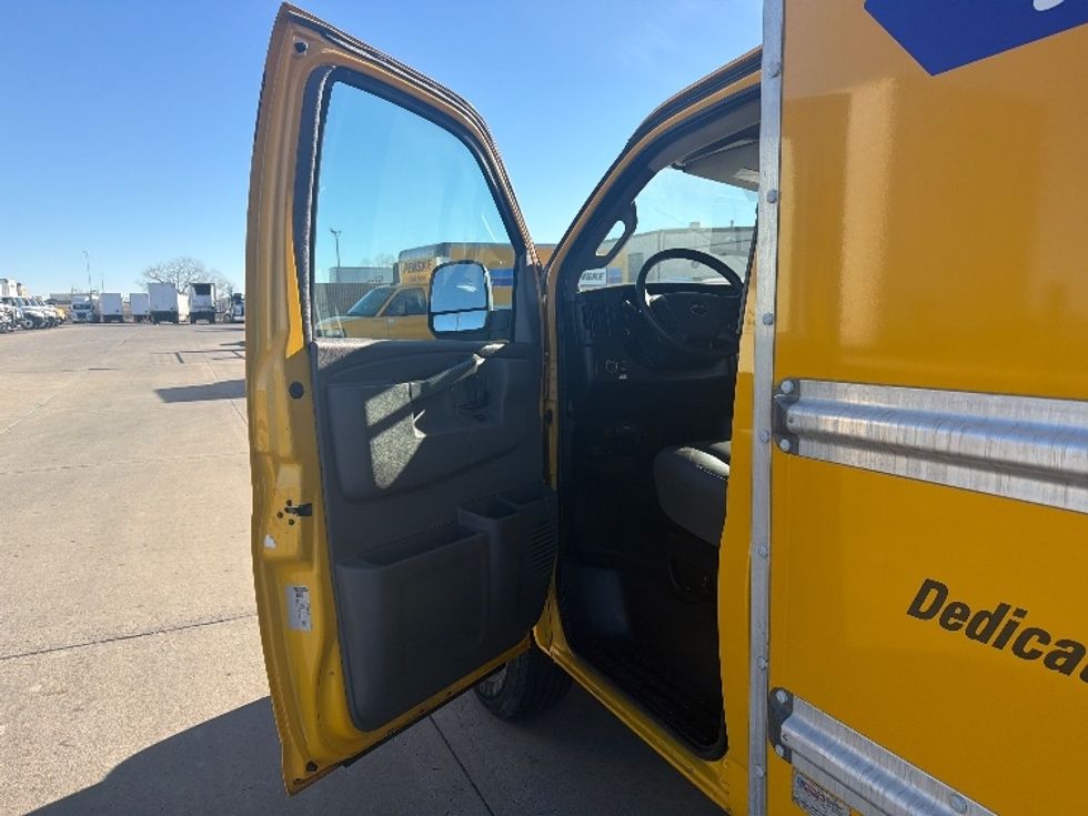 Light Duty Box Truck-Light and Medium Duty Trucks-GMC-2021-Savana G33503-Wichita-KS-110,876\n\t\tmiles-$ 25,250 - Image 15