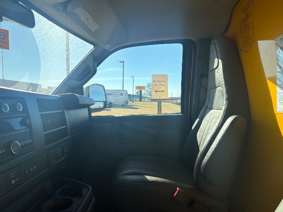 Light Duty Box Truck-Light and Medium Duty Trucks-GMC-2021-Savana G33503-Wichita-KS-110,876\n\t\tmiles-$ 25,250 - Image 18