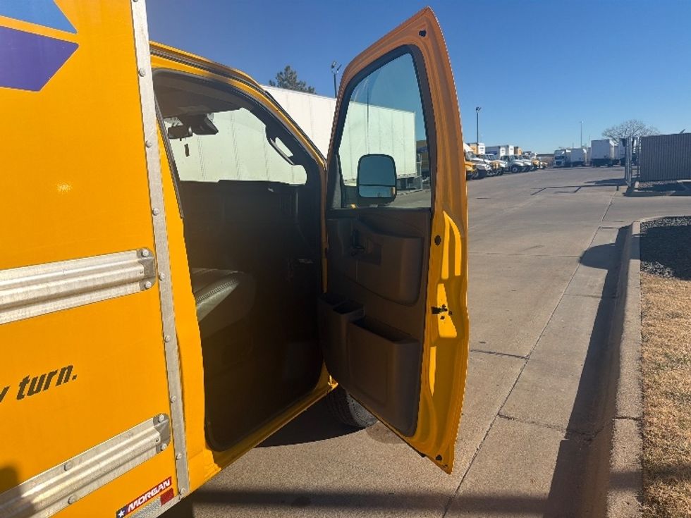 Light Duty Box Truck-Light and Medium Duty Trucks-GMC-2021-Savana G33503-Wichita-KS-110,876\n\t\tmiles-$ 25,250 - Image 19