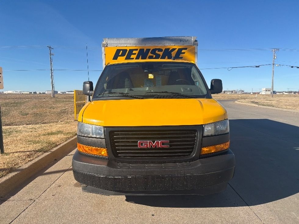 Light Duty Box Truck-Light and Medium Duty Trucks-GMC-2021-Savana G33503-Wichita-KS-110,876\n\t\tmiles-$ 25,250 - Image 2