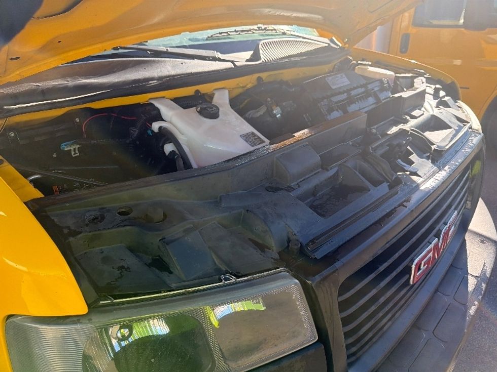 Light Duty Box Truck-Light and Medium Duty Trucks-GMC-2021-Savana G33503-Wichita-KS-110,876\n\t\tmiles-$ 25,250 - Image 21