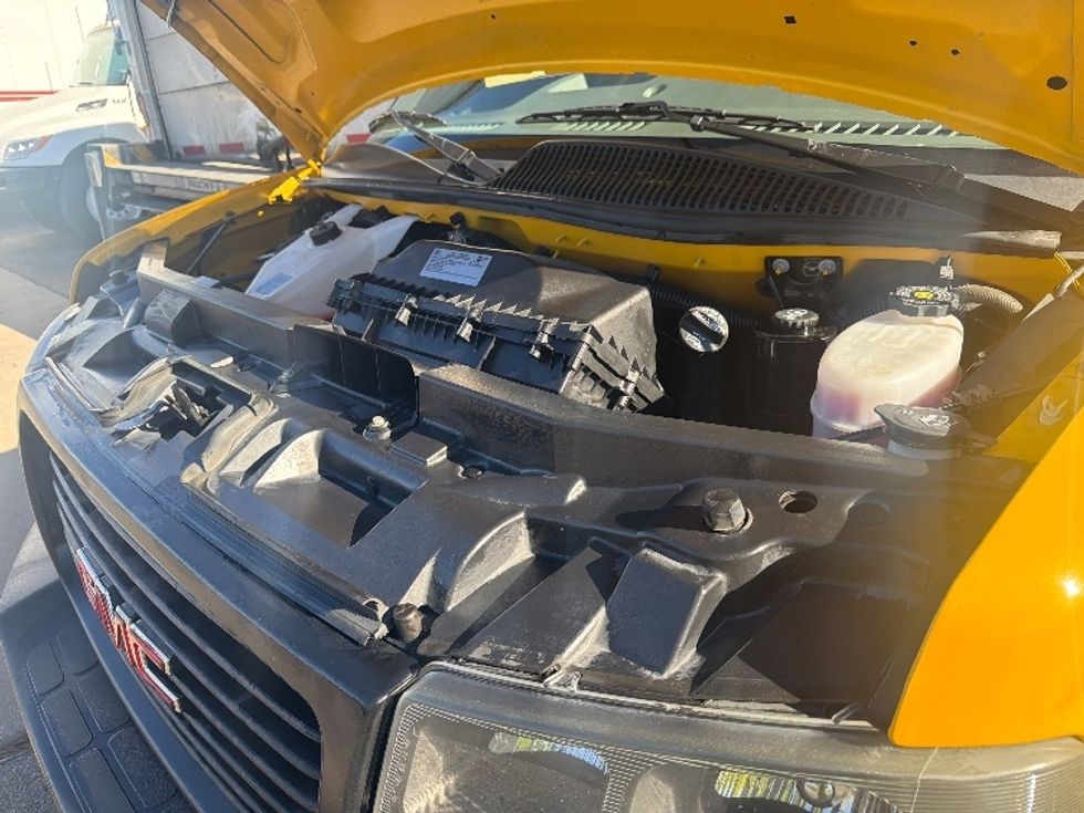 Light Duty Box Truck-Light and Medium Duty Trucks-GMC-2021-Savana G33503-Wichita-KS-110,876\n\t\tmiles-$ 25,250 - Image 22