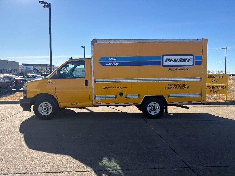 Light Duty Box Truck-Light and Medium Duty Trucks-GMC-2021-Savana G33503-Wichita-KS-110,876\n\t\tmiles-$ 25,250 - Image 4