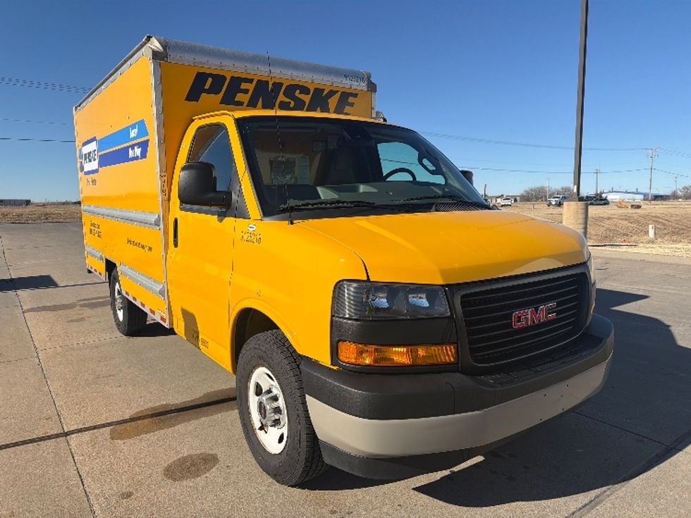 Light Duty Box Truck-Light and Medium Duty Trucks-GMC-2021-Savana G33503-Wichita-KS-112,387\n\t\tmiles-$ 25,000 - Image 1