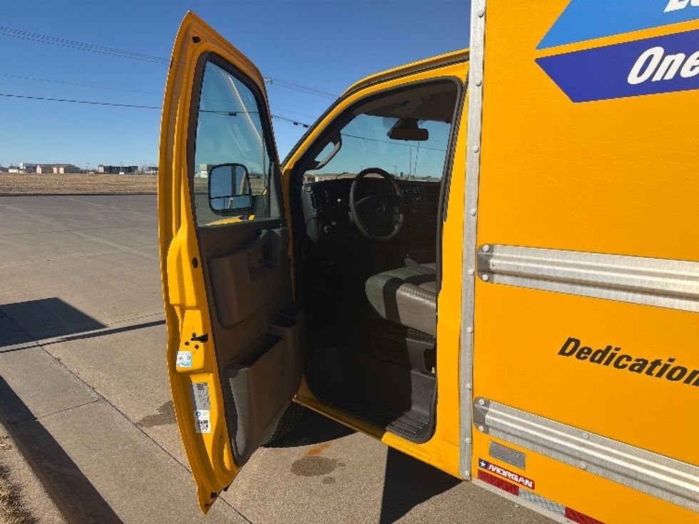 Light Duty Box Truck-Light and Medium Duty Trucks-GMC-2021-Savana G33503-Wichita-KS-112,387\n\t\tmiles-$ 25,000 - Image 14