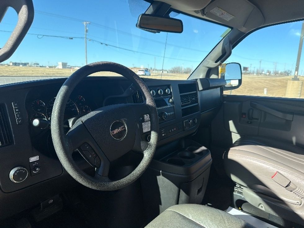 Light Duty Box Truck-Light and Medium Duty Trucks-GMC-2021-Savana G33503-Wichita-KS-112,387\n\t\tmiles-$ 25,000 - Image 15