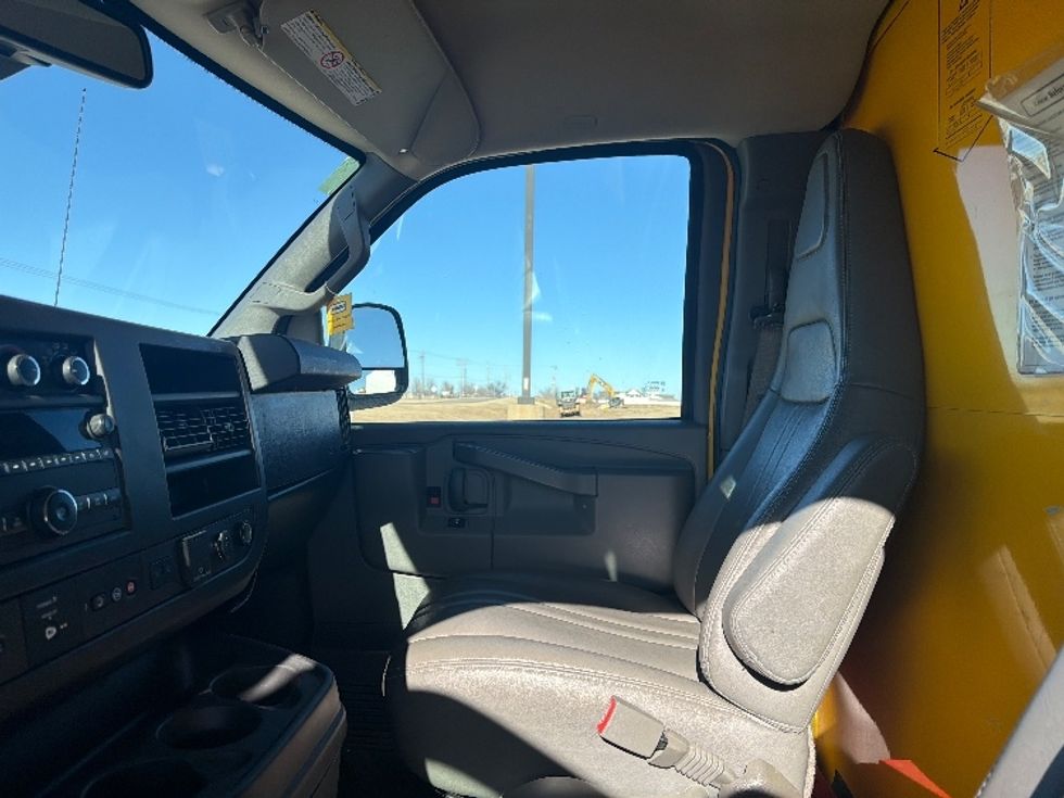 Light Duty Box Truck-Light and Medium Duty Trucks-GMC-2021-Savana G33503-Wichita-KS-112,387\n\t\tmiles-$ 25,000 - Image 17