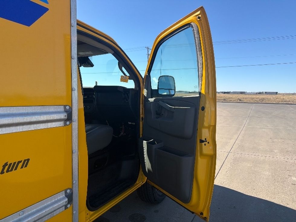 Light Duty Box Truck-Light and Medium Duty Trucks-GMC-2021-Savana G33503-Wichita-KS-112,387\n\t\tmiles-$ 25,000 - Image 18