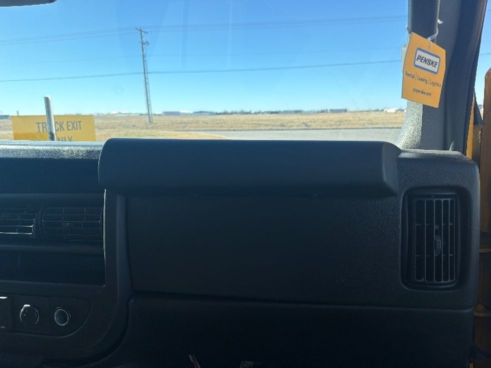 Light Duty Box Truck-Light and Medium Duty Trucks-GMC-2021-Savana G33503-Wichita-KS-112,387\n\t\tmiles-$ 25,000 - Image 19