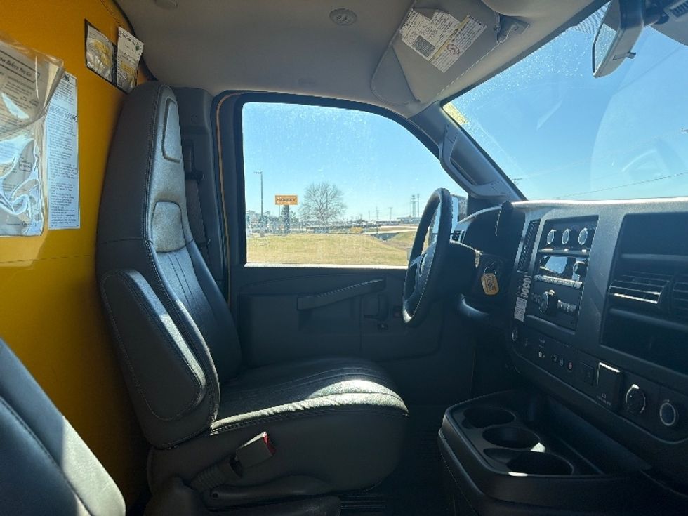 Light Duty Box Truck-Light and Medium Duty Trucks-GMC-2021-Savana G33503-Wichita-KS-112,387\n\t\tmiles-$ 25,000 - Image 20
