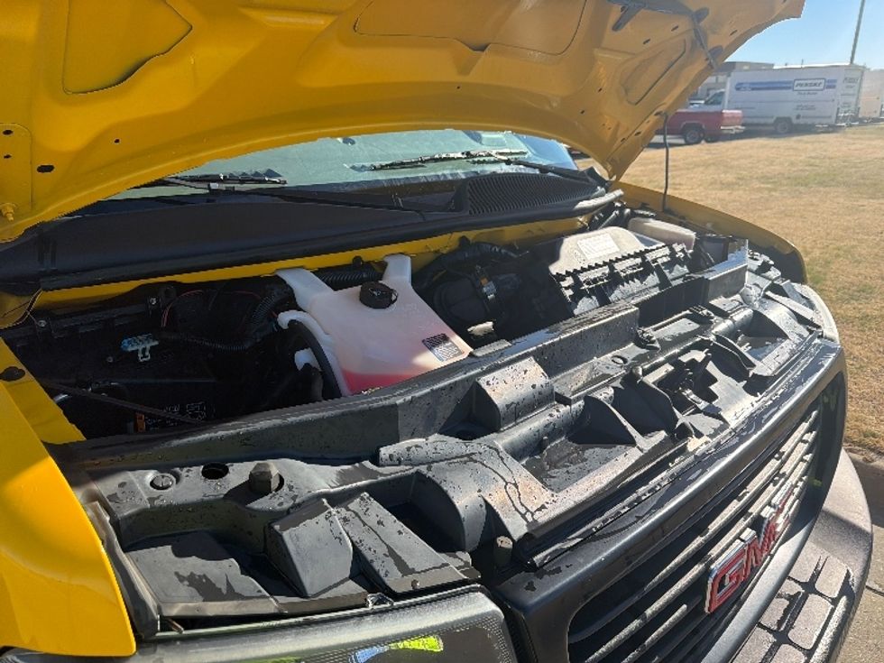 Light Duty Box Truck-Light and Medium Duty Trucks-GMC-2021-Savana G33503-Wichita-KS-112,387\n\t\tmiles-$ 25,000 - Image 21