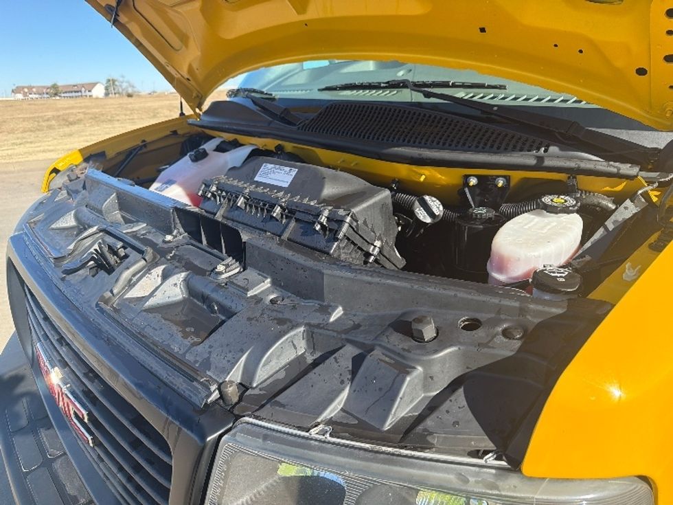 Light Duty Box Truck-Light and Medium Duty Trucks-GMC-2021-Savana G33503-Wichita-KS-112,387\n\t\tmiles-$ 25,000 - Image 22