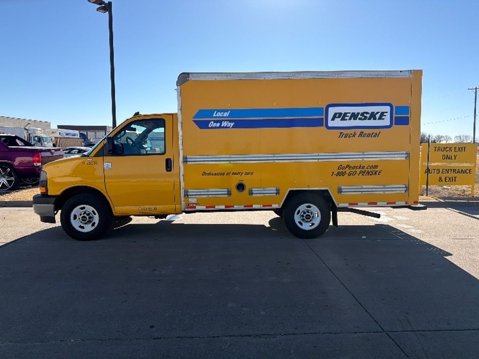 Light Duty Box Truck-Light and Medium Duty Trucks-GMC-2021-Savana G33503-Wichita-KS-112,387\n\t\tmiles-$ 25,000 - Image 4