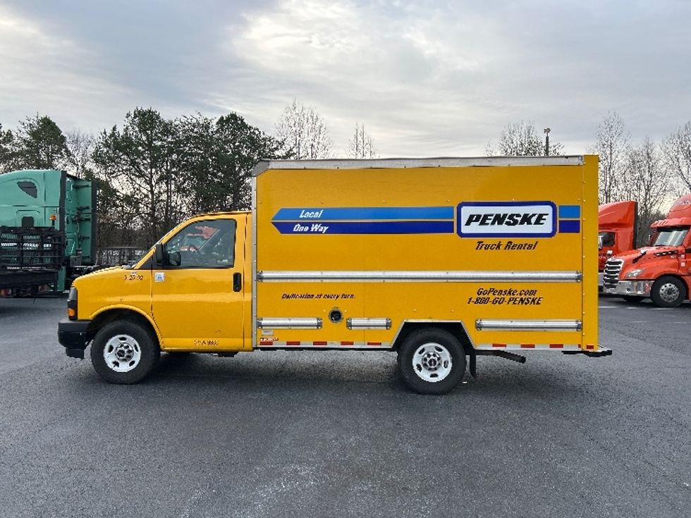 Light Duty Box Truck-Light and Medium Duty Trucks-GMC-2021-Savana G33503-Winston Salem-NC-119,549\n\t\tmiles-$ 25,750 - Image 4