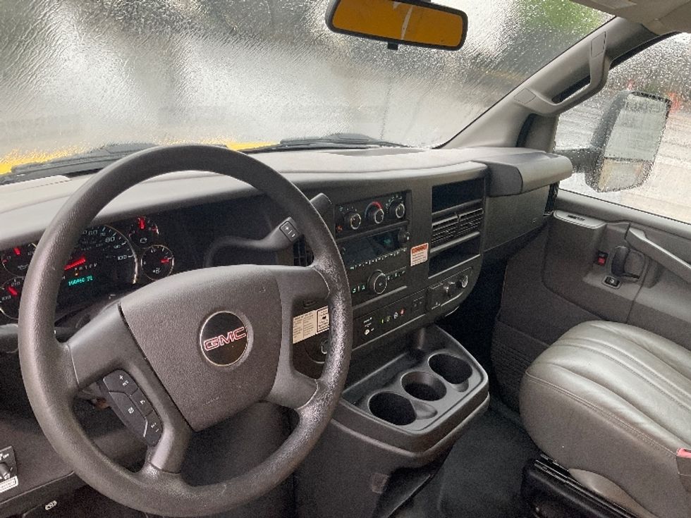 Light Duty Box Truck-Light and Medium Duty Trucks-GMC-2021-Savana G33903-Akron-OH-100,620\n\t\tmiles-$ 25,250 - Image 17