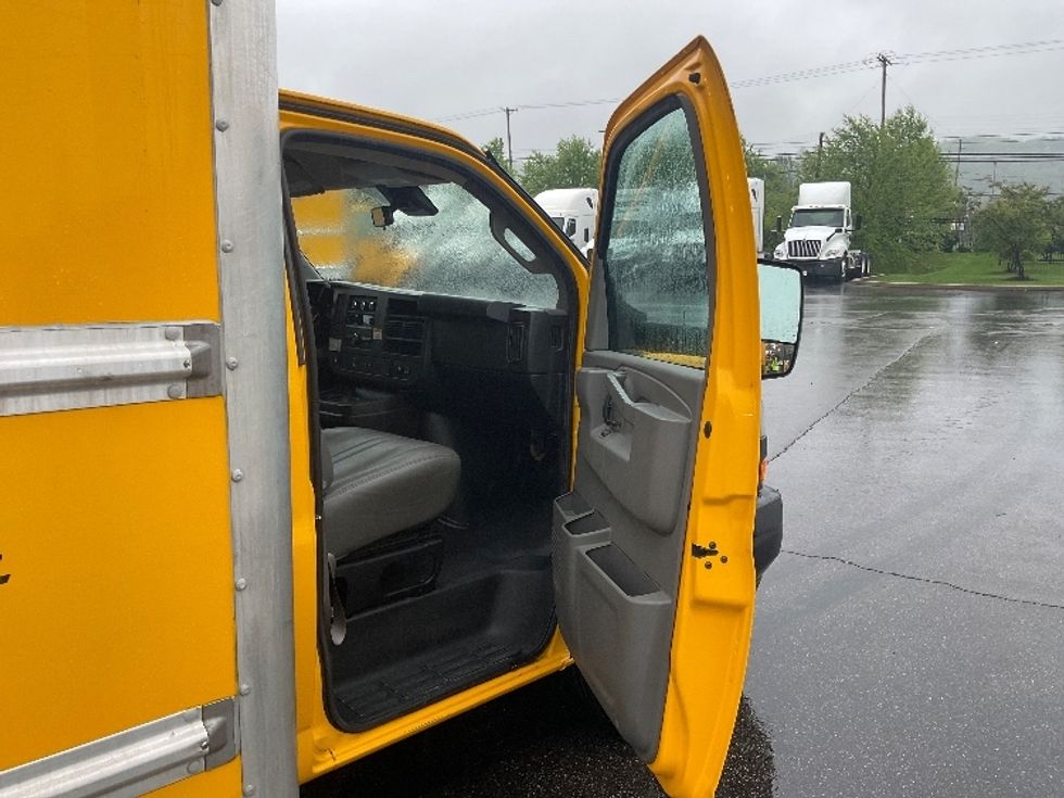 Light Duty Box Truck-Light and Medium Duty Trucks-GMC-2021-Savana G33903-Akron-OH-100,620\n\t\tmiles-$ 25,250 - Image 20