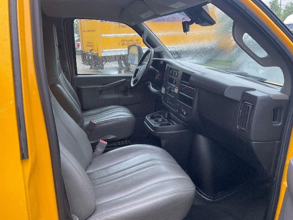 Light Duty Box Truck-Light and Medium Duty Trucks-GMC-2021-Savana G33903-Akron-OH-100,620\n\t\tmiles-$ 25,250 - Image 22