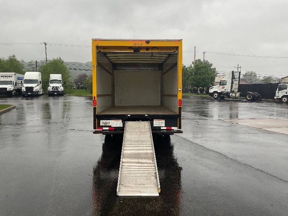 Light Duty Box Truck-Light and Medium Duty Trucks-GMC-2021-Savana G33903-Akron-OH-100,620\n\t\tmiles-$ 25,250 - Image 9