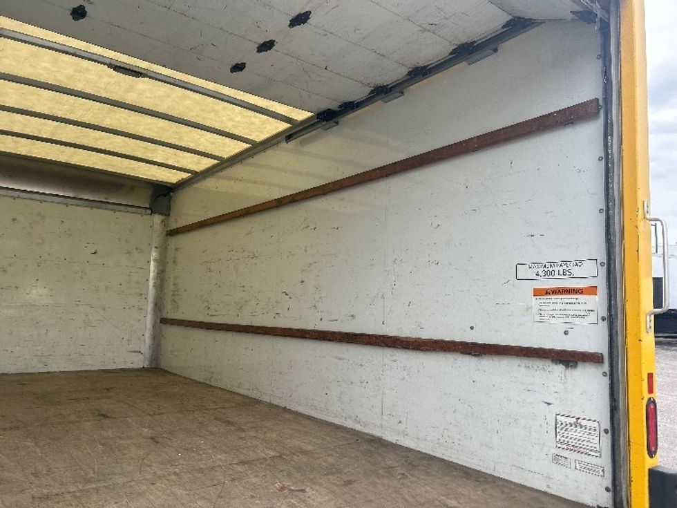 Light Duty Box Truck-Light and Medium Duty Trucks-GMC-2021-Savana G33903-Akron-OH-101,000\n\t\tmiles-$ 25,250 - Image 12