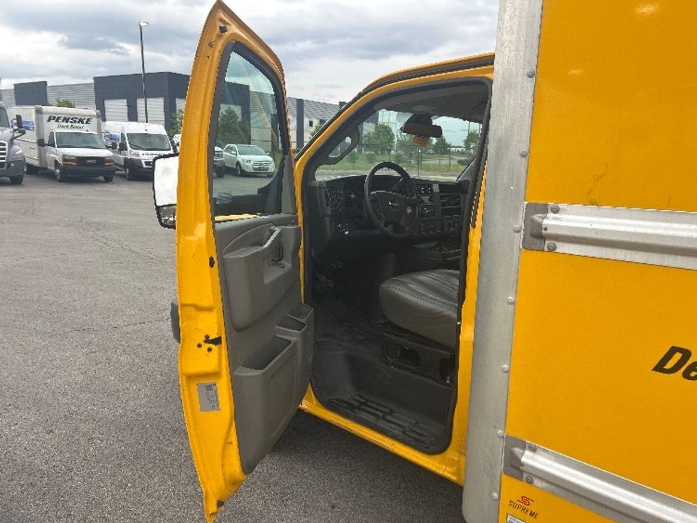 Light Duty Box Truck-Light and Medium Duty Trucks-GMC-2021-Savana G33903-Akron-OH-101,000\n\t\tmiles-$ 25,250 - Image 16