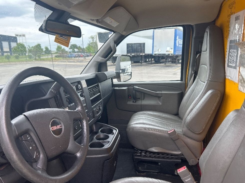 Light Duty Box Truck-Light and Medium Duty Trucks-GMC-2021-Savana G33903-Akron-OH-101,000\n\t\tmiles-$ 25,250 - Image 19