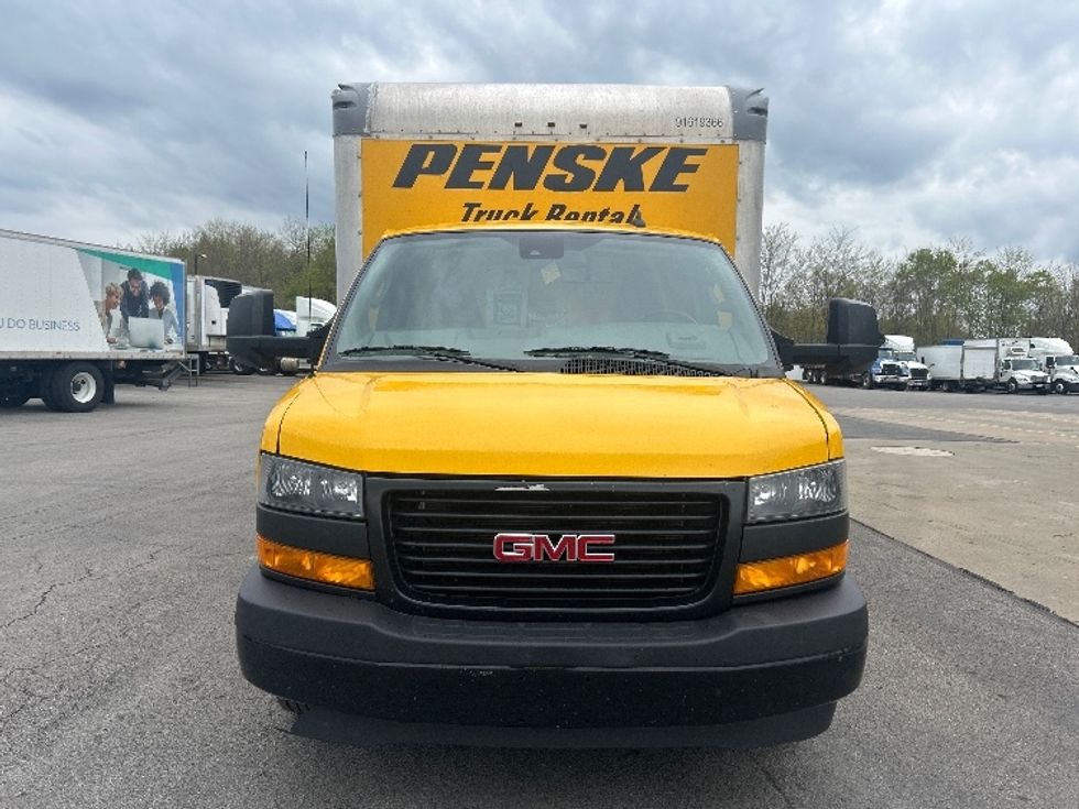 Light Duty Box Truck-Light and Medium Duty Trucks-GMC-2021-Savana G33903-Akron-OH-101,000\n\t\tmiles-$ 25,250 - Image 2