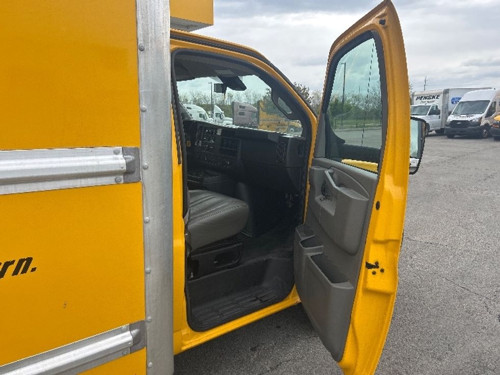 Light Duty Box Truck-Light and Medium Duty Trucks-GMC-2021-Savana G33903-Akron-OH-101,000\n\t\tmiles-$ 25,250 - Image 20