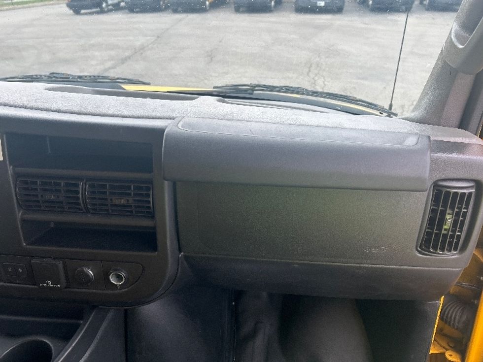Light Duty Box Truck-Light and Medium Duty Trucks-GMC-2021-Savana G33903-Akron-OH-101,000\n\t\tmiles-$ 25,250 - Image 21