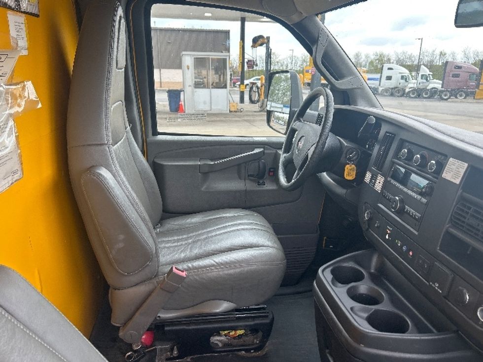 Light Duty Box Truck-Light and Medium Duty Trucks-GMC-2021-Savana G33903-Akron-OH-101,000\n\t\tmiles-$ 25,250 - Image 22