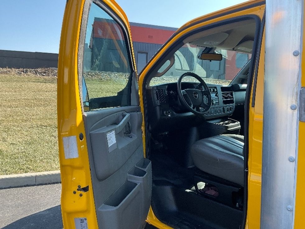 Light Duty Box Truck-Light and Medium Duty Trucks-GMC-2021-Savana G33903-Akron-OH-101,143\n\t\tmiles-$ 26,000 - Image 16