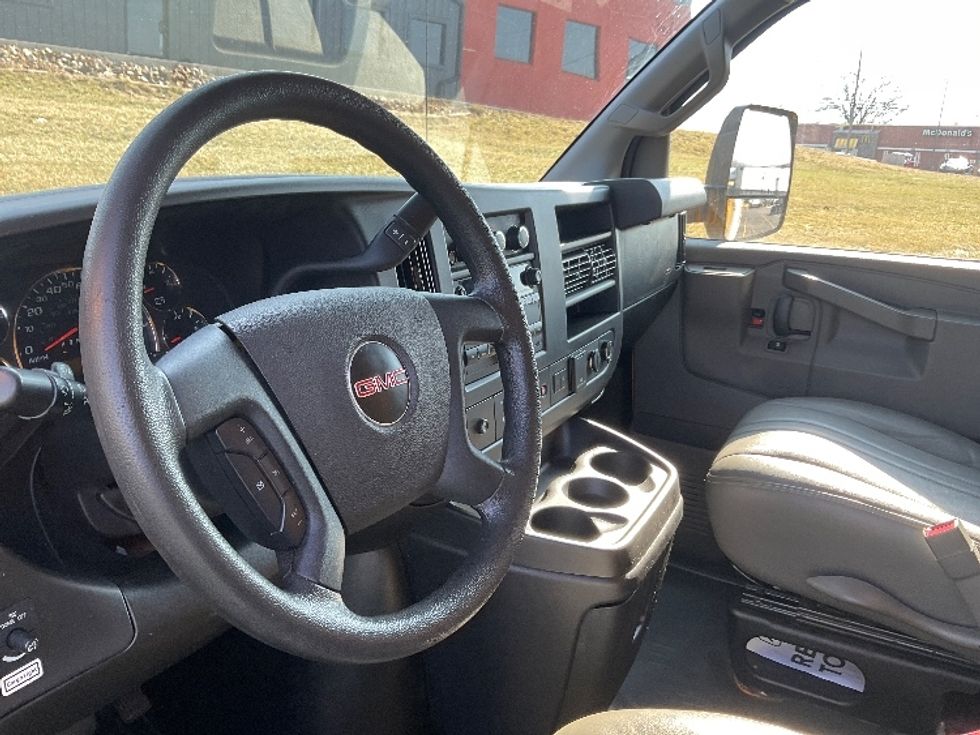 Light Duty Box Truck-Light and Medium Duty Trucks-GMC-2021-Savana G33903-Akron-OH-101,143\n\t\tmiles-$ 26,000 - Image 17