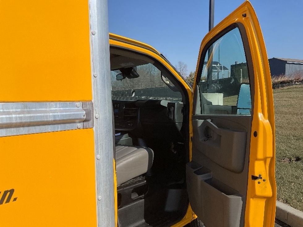 Light Duty Box Truck-Light and Medium Duty Trucks-GMC-2021-Savana G33903-Akron-OH-101,143\n\t\tmiles-$ 26,000 - Image 20