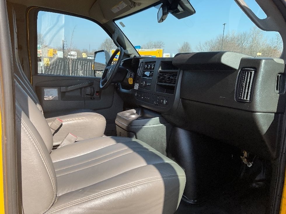 Light Duty Box Truck-Light and Medium Duty Trucks-GMC-2021-Savana G33903-Akron-OH-101,143\n\t\tmiles-$ 26,000 - Image 21