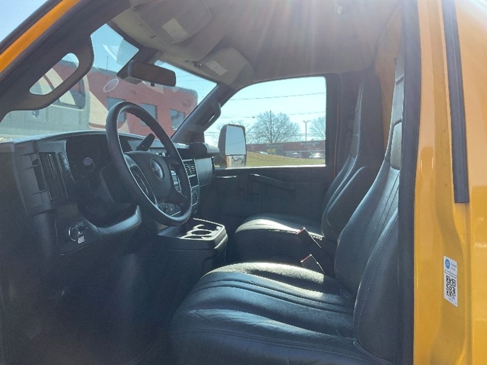 Light Duty Box Truck-Light and Medium Duty Trucks-GMC-2021-Savana G33903-Akron-OH-101,143\n\t\tmiles-$ 26,000 - Image 24