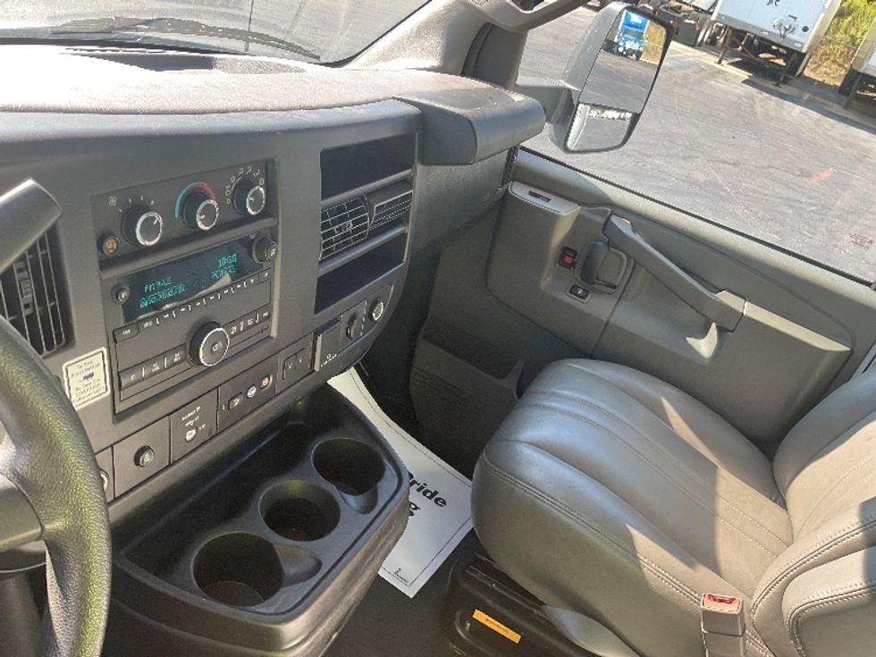 Light Duty Box Truck-Light and Medium Duty Trucks-GMC-2021-Savana G33903-Akron-OH-117,092\n\t\tmiles-$ 26,500 - Image 18