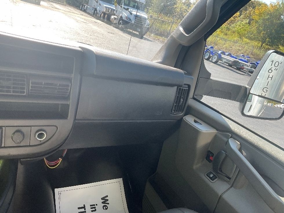 Light Duty Box Truck-Light and Medium Duty Trucks-GMC-2021-Savana G33903-Akron-OH-117,092\n\t\tmiles-$ 26,500 - Image 21