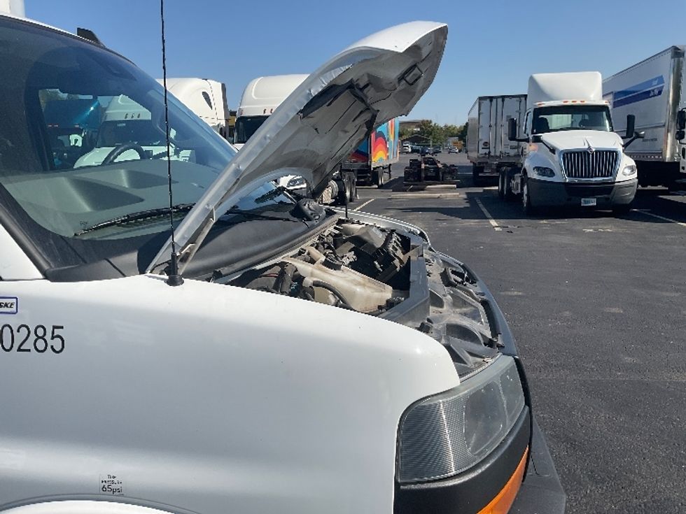 Light Duty Box Truck-Light and Medium Duty Trucks-GMC-2021-Savana G33903-Akron-OH-117,092\n\t\tmiles-$ 26,500 - Image 23