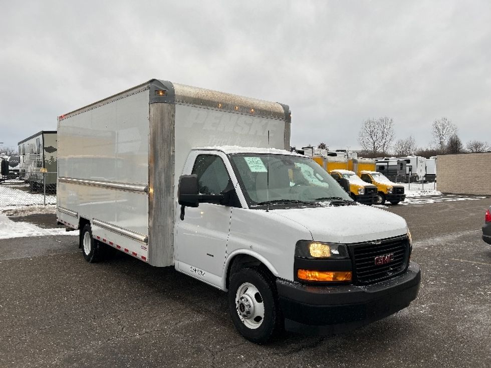 Light Duty Box Truck-Light and Medium Duty Trucks-GMC-2021-Savana G33903-Akron-OH-118,920\n\t\tmiles-$ 27,750 - Image 1