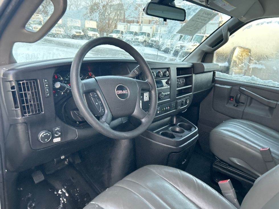 Light Duty Box Truck-Light and Medium Duty Trucks-GMC-2021-Savana G33903-Akron-OH-118,920\n\t\tmiles-$ 27,750 - Image 17