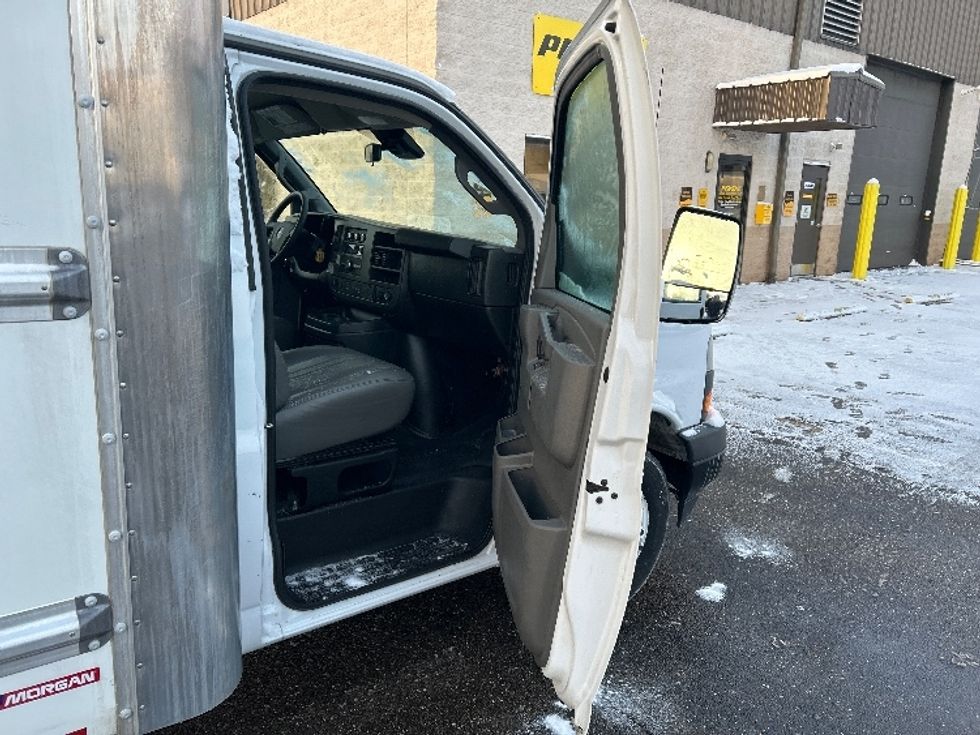 Light Duty Box Truck-Light and Medium Duty Trucks-GMC-2021-Savana G33903-Akron-OH-118,920\n\t\tmiles-$ 27,750 - Image 20