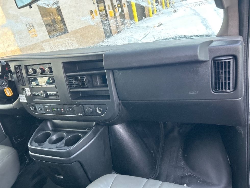 Light Duty Box Truck-Light and Medium Duty Trucks-GMC-2021-Savana G33903-Akron-OH-118,920\n\t\tmiles-$ 27,750 - Image 21