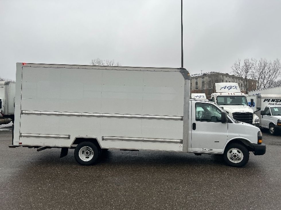 Light Duty Box Truck-Light and Medium Duty Trucks-GMC-2021-Savana G33903-Akron-OH-87,622\n\t\tmiles-$ 31,250 - Image 15