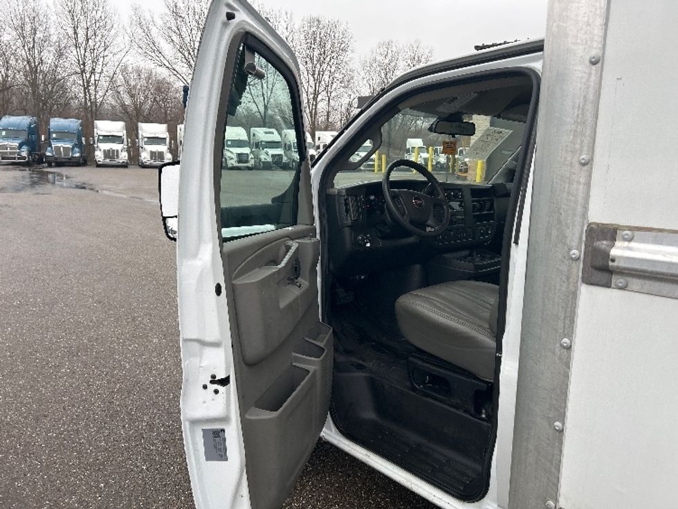 Light Duty Box Truck-Light and Medium Duty Trucks-GMC-2021-Savana G33903-Akron-OH-87,622\n\t\tmiles-$ 31,250 - Image 16