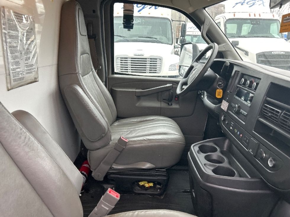 Light Duty Box Truck-Light and Medium Duty Trucks-GMC-2021-Savana G33903-Akron-OH-87,622\n\t\tmiles-$ 31,250 - Image 22