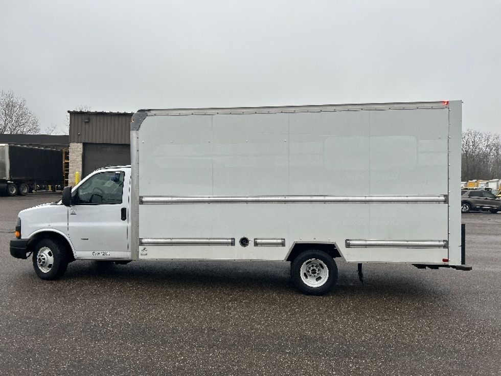 Light Duty Box Truck-Light and Medium Duty Trucks-GMC-2021-Savana G33903-Akron-OH-87,622\n\t\tmiles-$ 31,250 - Image 4