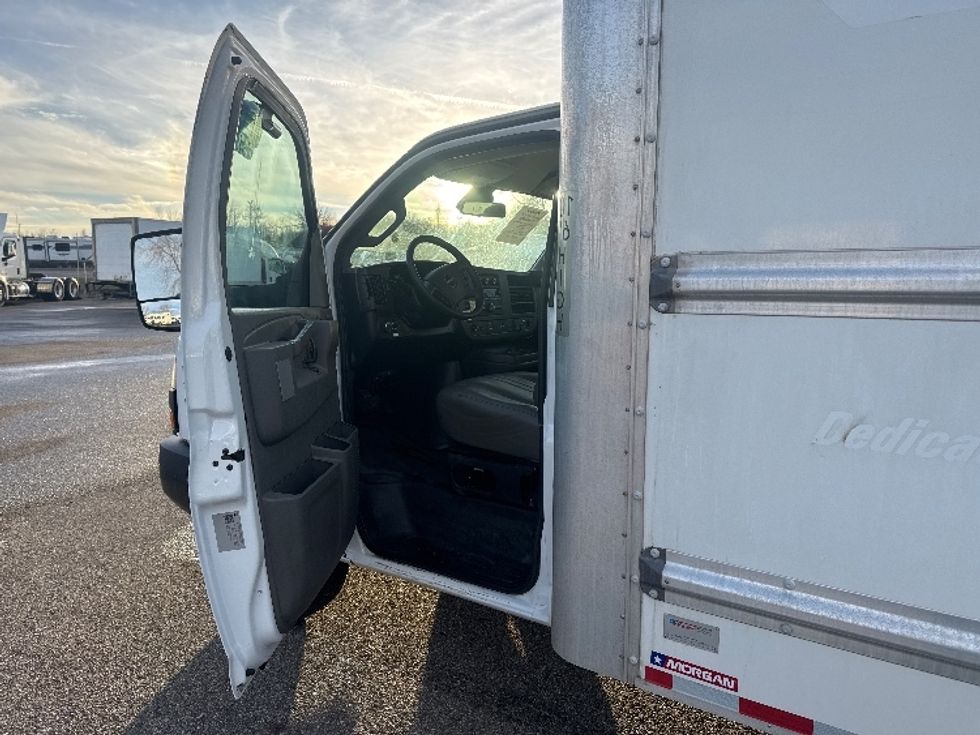 Light Duty Box Truck-Light and Medium Duty Trucks-GMC-2021-Savana G33903-Akron-OH-89,264\n\t\tmiles-$ 31,250 - Image 14