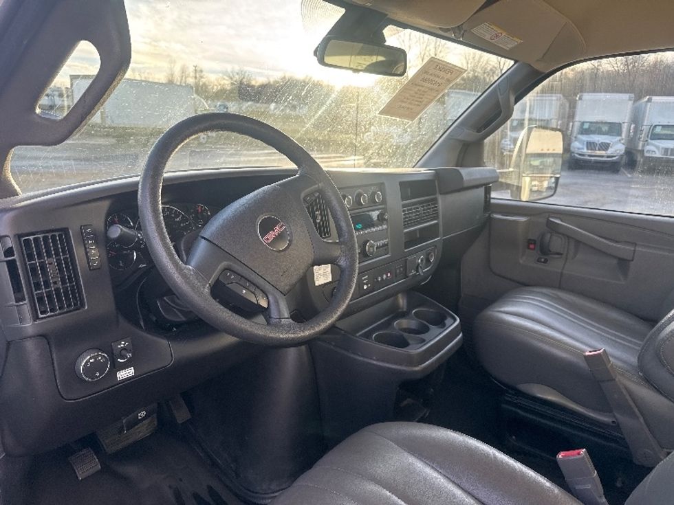 Light Duty Box Truck-Light and Medium Duty Trucks-GMC-2021-Savana G33903-Akron-OH-89,264\n\t\tmiles-$ 31,250 - Image 15