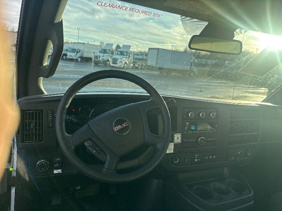 Light Duty Box Truck-Light and Medium Duty Trucks-GMC-2021-Savana G33903-Akron-OH-89,264\n\t\tmiles-$ 31,250 - Image 16