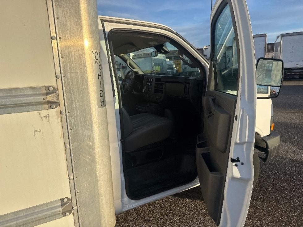 Light Duty Box Truck-Light and Medium Duty Trucks-GMC-2021-Savana G33903-Akron-OH-89,264\n\t\tmiles-$ 31,250 - Image 18